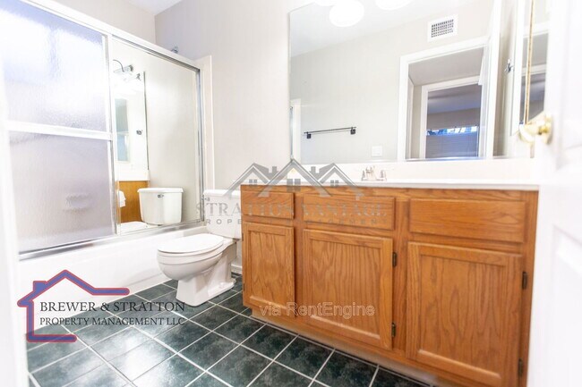 Building Photo - 1431 E Encinas Ave