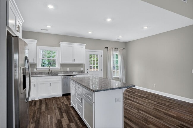 Building Photo - 3 Bedroom 2 Bathroom home in Pembroke GA - close to Ft. Stewart