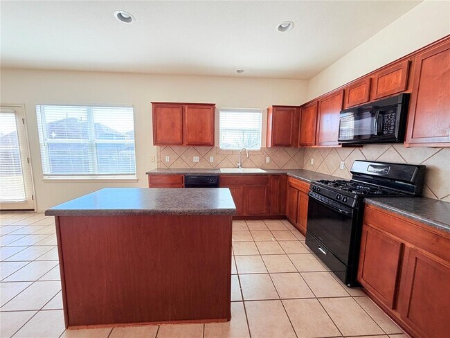 Building Photo - 1913 Short Summer Dr