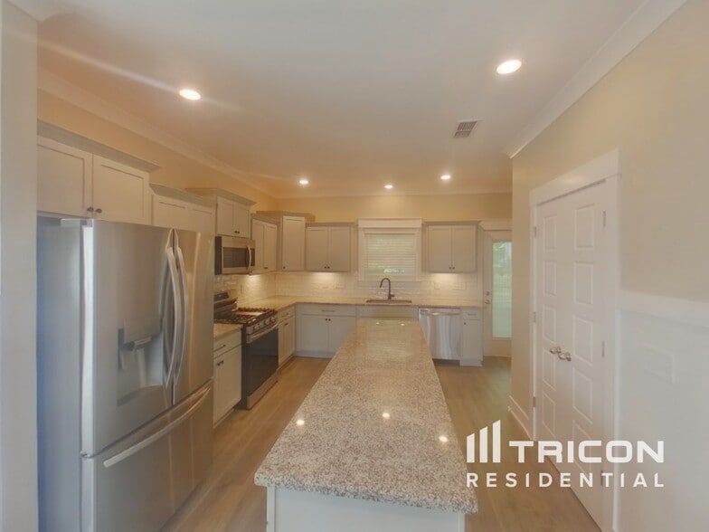 Building Photo - 1470 Cotillion Dr