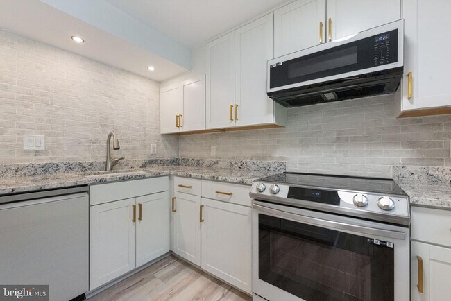 Building Photo - 7406 Golden Horseshoe Ct