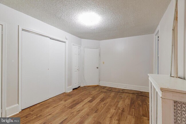 Building Photo - 101 N 6th St