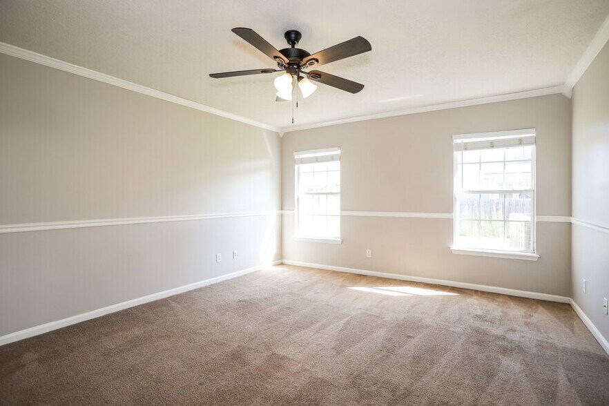 Building Photo - 2285 Brian Lakes Dr E