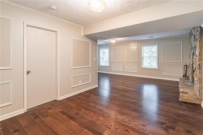 Building Photo - 495 Ansley Dr
