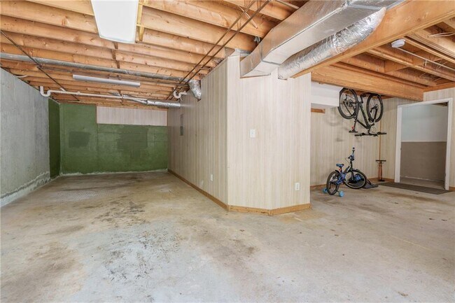 Building Photo - 608 Adam Cir