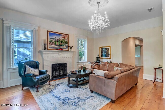 Building Photo - 68 Saragossa St