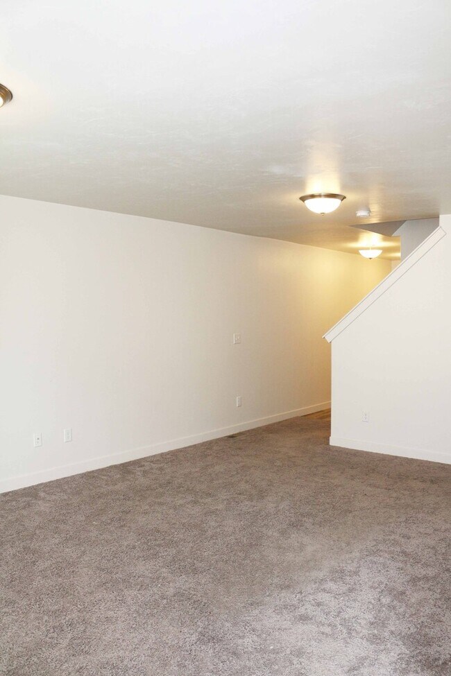 Building Photo - Amazing Townhome in Legacy Ranch!