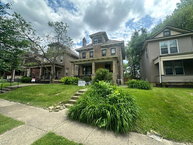 Primary Photo - 399 E 15th Ave