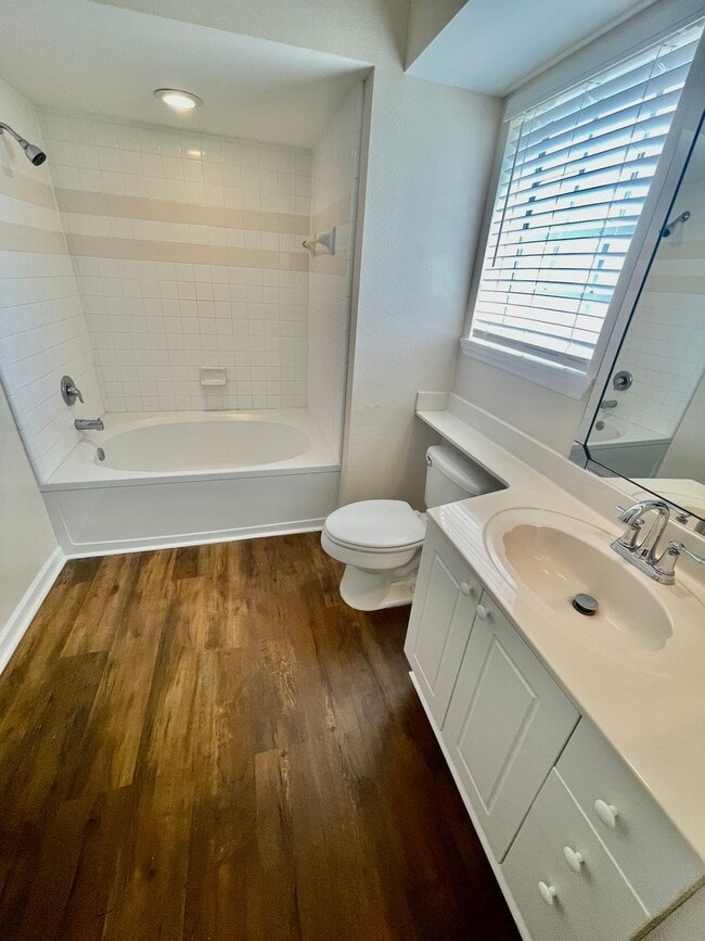 Building Photo - 828 Amelia Lakes