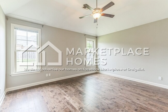 Building Photo - 5057 Maiden Ln