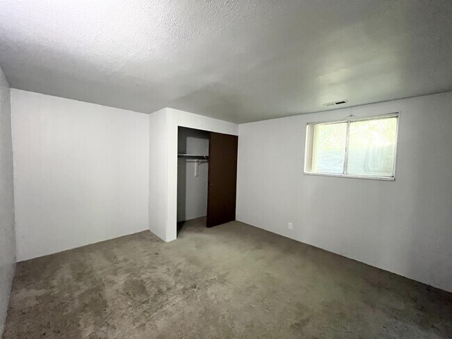 Building Photo - 1265 Crandall Ave S