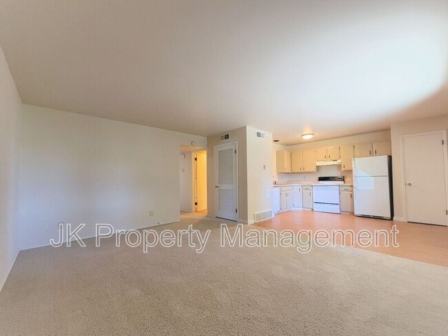 Building Photo - 3208 11th Ave S