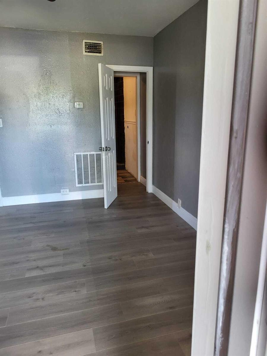 Building Photo - 720 47th St