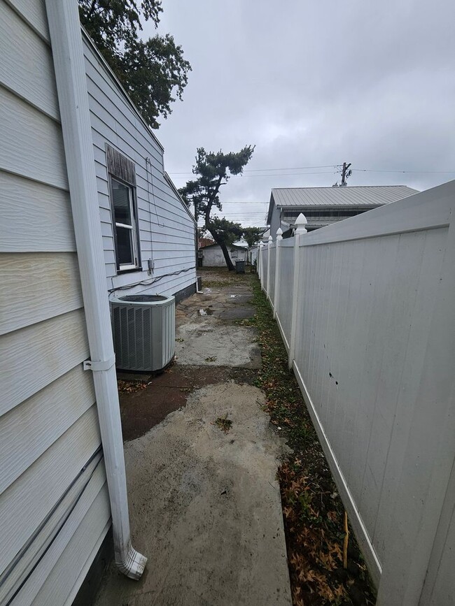 Building Photo - 4bed/2bath house  (EHA APPROVED)