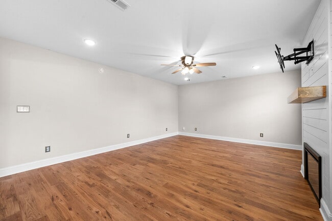 Building Photo - 217 Wexford Wy