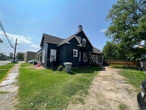 Building Photo - 1142 Lyle St