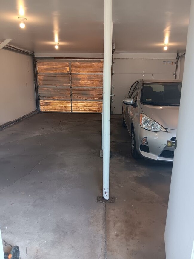 Building Photo - 2 Bedroom, 1 Bath Single Family Home on Cu...