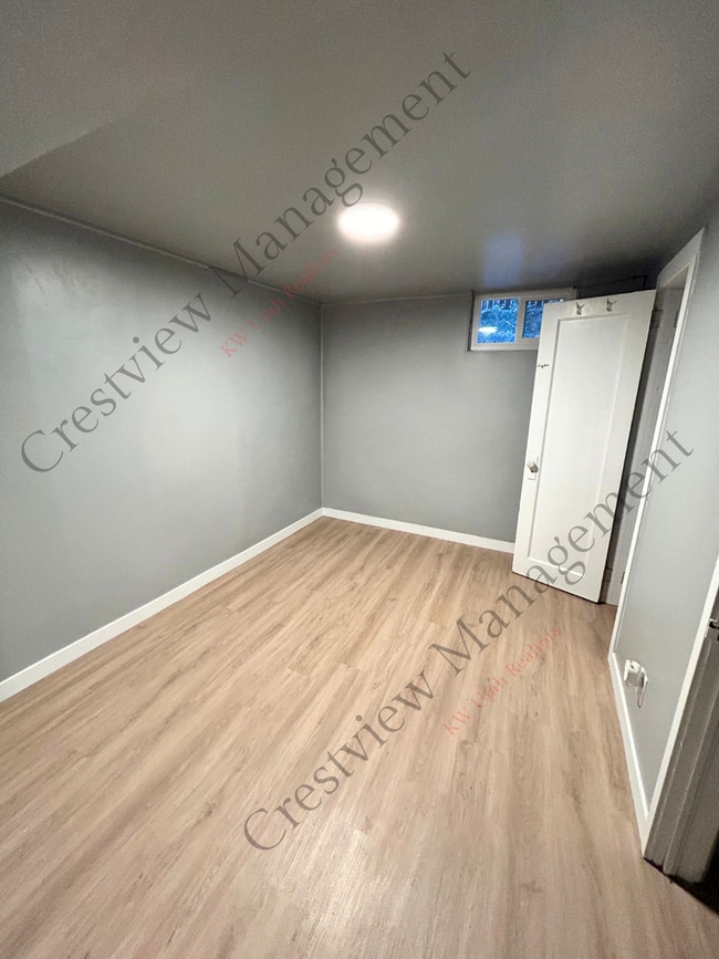 Building Photo - 1168 E 800 S