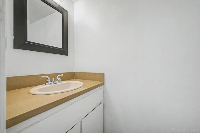 Building Photo - 4522 N 15th Ave