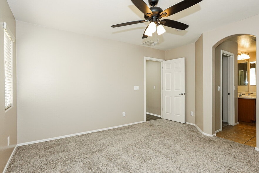 Building Photo - 4693 E Olney Ave