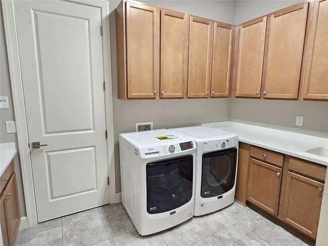 Building Photo - 5668 Cantucci St