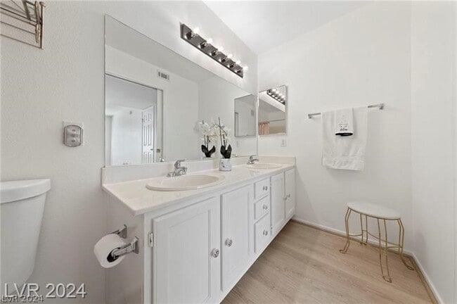 Building Photo - 3425 E Russell Rd