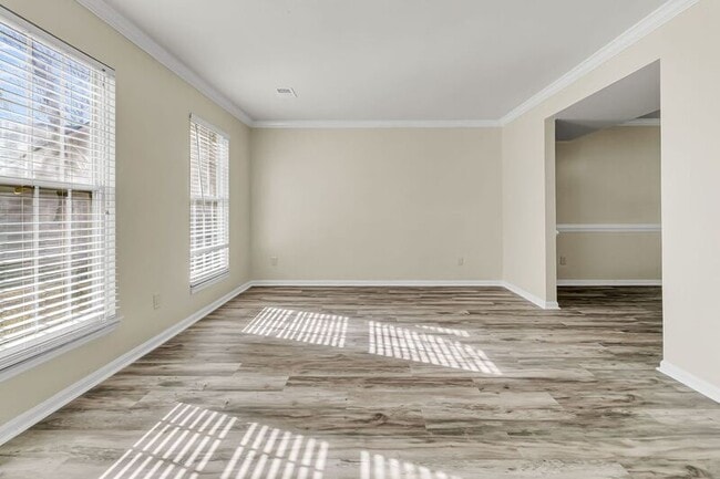 Building Photo - 121 Sully St