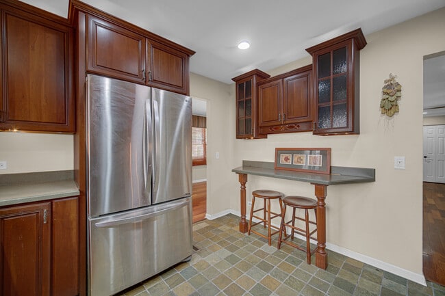 Building Photo - 933 Shambliss Ln