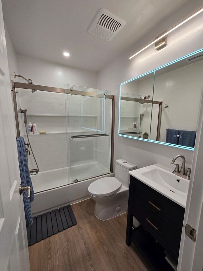 Building Photo - Updated - one story home in Moorpark's desirable Peach Hill neighborhood