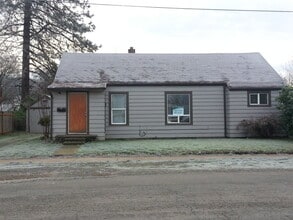 Building Photo - 3 bedroom Centralia home