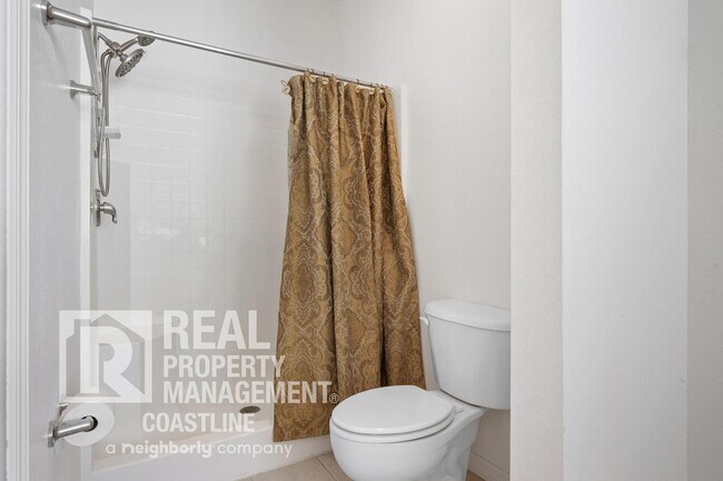 Building Photo - **50% Off First Month's Rent** - Flexible Lease: Seasonal OR Annual Furnished OR Unfurnished