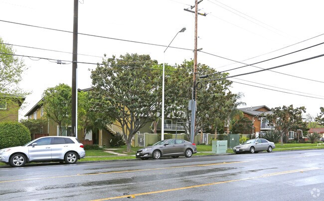 Building Photo - Los Olivos Apartments