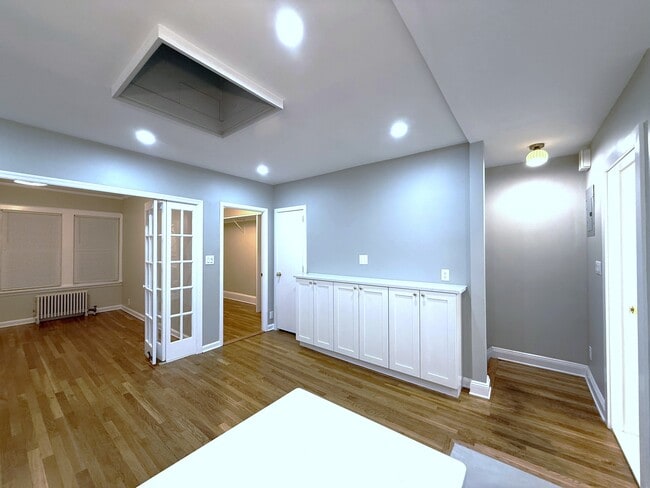 Building Photo - 100-03 Ascan Ave