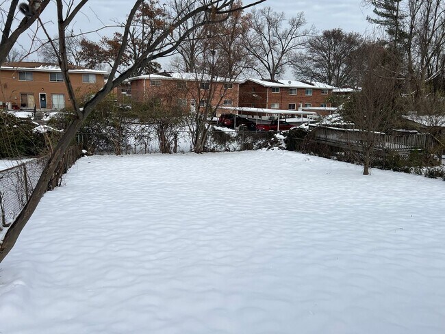 Building Photo - Adorable 2 Bedroom Home Available in Overland!