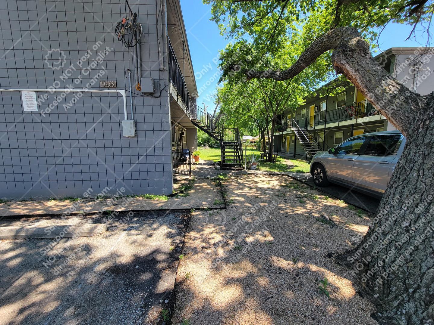 Building Photo - 903 Springdale Rd