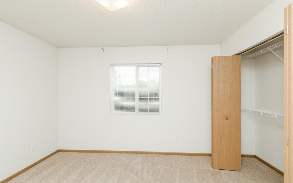 Building Photo - 2518 Rushmore Dr
