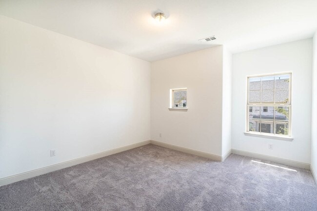 Building Photo - 6151 Blythe Dr