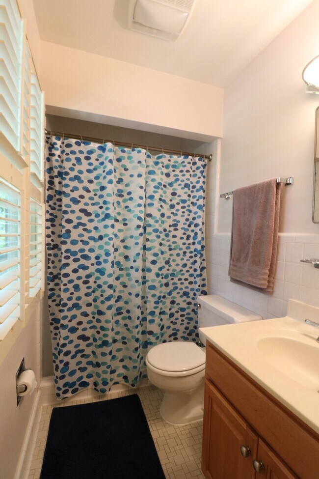 Building Photo - COMING SOON - 4Bed/2.5Bath Raised Rambler in Bannockburn near Glen Echo Park!