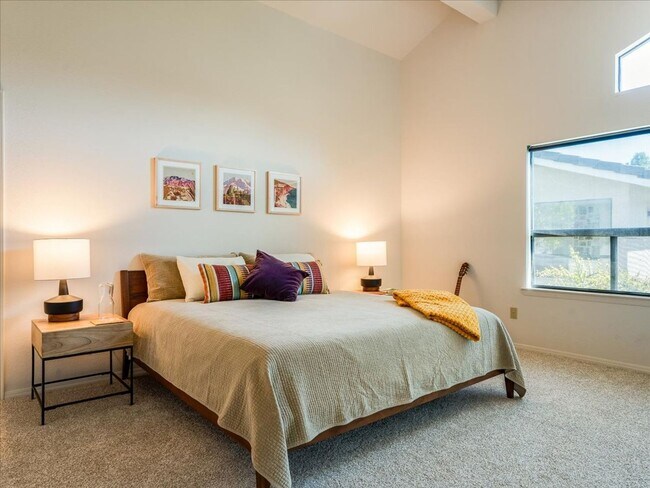 Building Photo - 271 Twin Ridge Dr