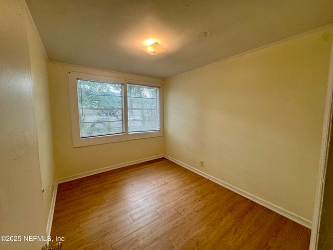 Building Photo - 2649 Lake Shore Blvd