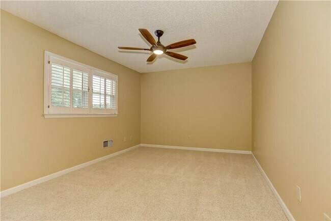 Building Photo - 60 Heartwood Dr NE