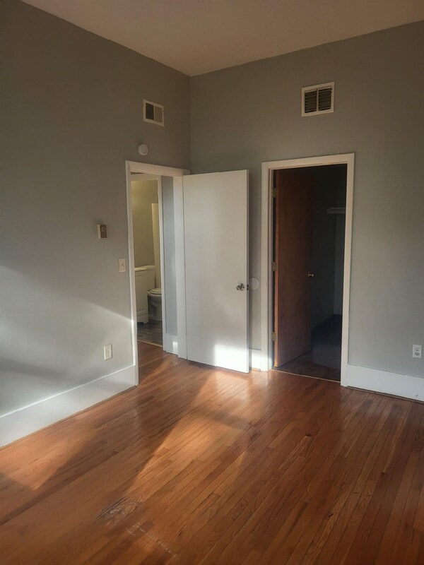 Building Photo - 1675 avenue b Ave