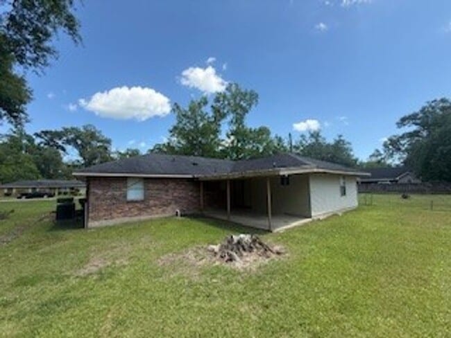 Building Photo - Vintage single story brick home
