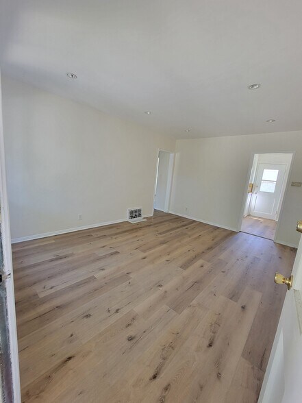 Building Photo - 13626 Leadwell St
