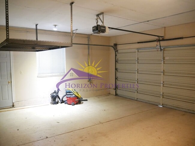 Building Photo - Spacious 4 Bed 4 Bath 2,954sqft Single Family Home in Carmichael