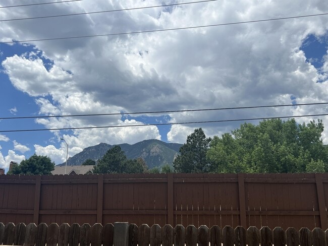 Building Photo - 870 London Green Way