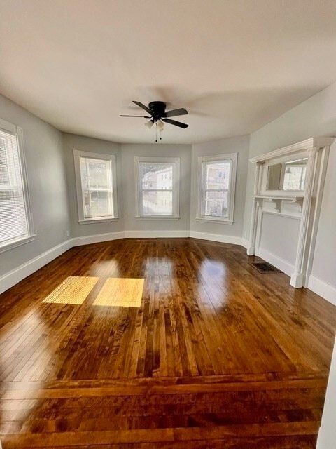 Building Photo - 686 River St