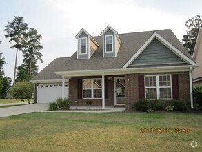 Building Photo - 3 bedroom 3 bath with Fenced in Yard in Ta...