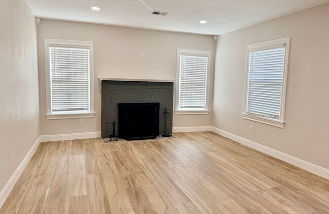 Building Photo - Beautiful Newly Remodeled Home