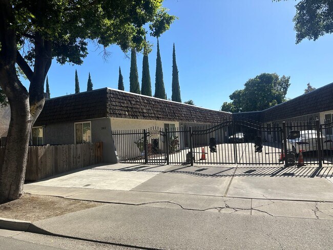Primary Photo - 2412 Vera Cruz Dr